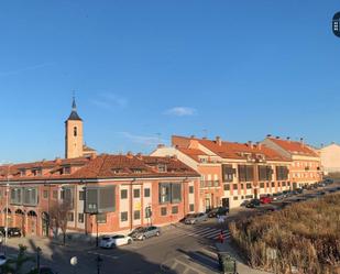 Vista exterior de Àtic de lloguer en Ajalvir amb Terrassa