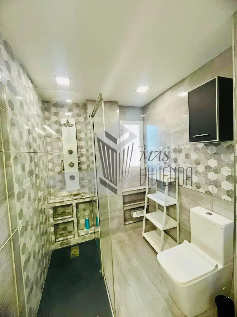 Badezimmer von Wohnung zum Verkauf in Algeciras mit Abstellraum und Möbliert