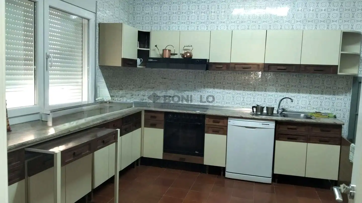 Cuina de Casa o xalet en venda en Utrillas amb Calefacció, Jardí privat i Terrassa