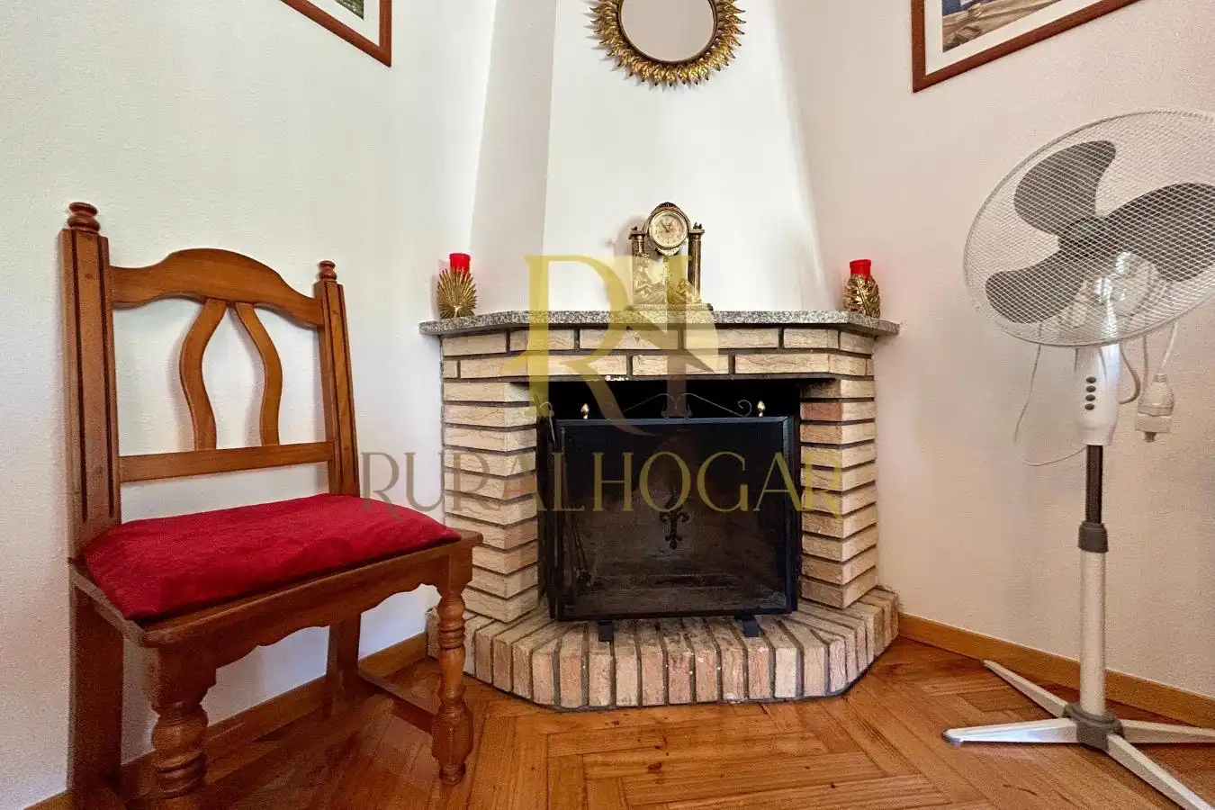Sala de estar de Casa adosada en venta en Vilamartín de Valdeorras con Terraza