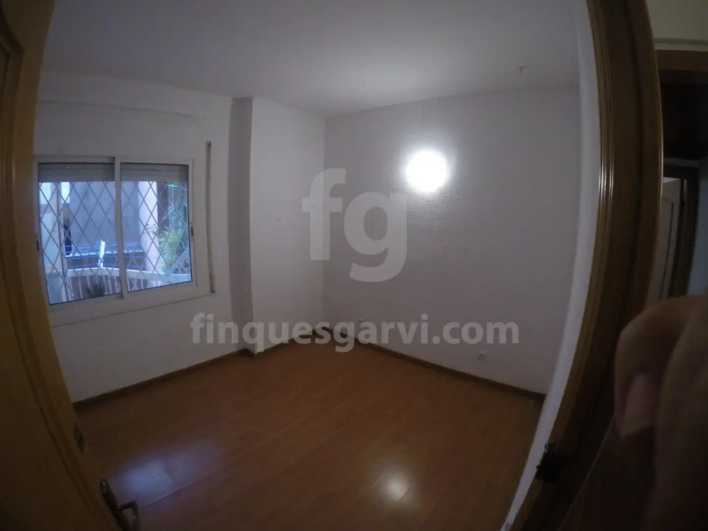 Schlafzimmer von Wohnung zur Miete in L'Hospitalet de Llobregat mit Klimaanlage und Balkon