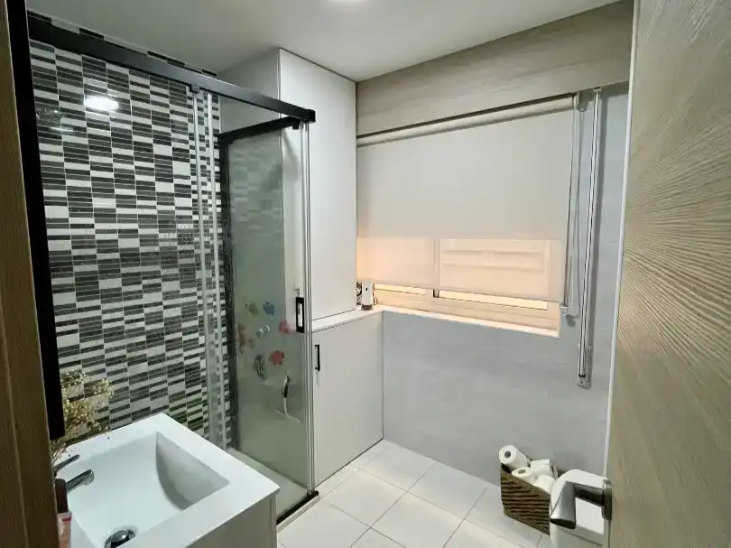 Badezimmer von Wohnungen zur Miete in Arzúa mit Parkett, Möbliert und Balkon