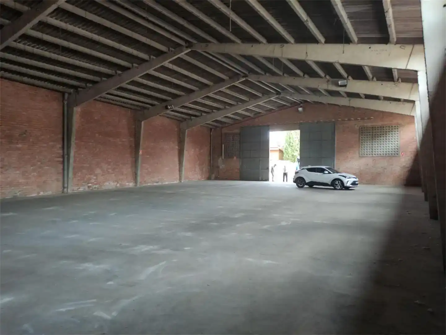 Parkplatz von Fabrikhallen zur Miete in Torroella de Montgrí