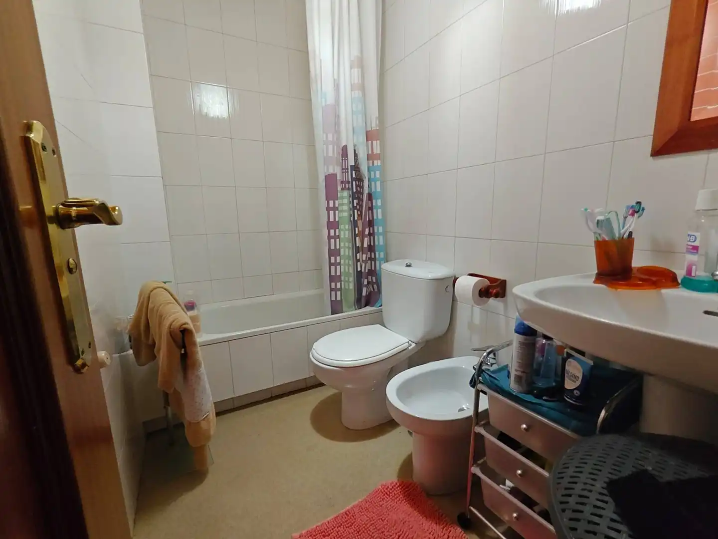 Badezimmer von Maisonette zum Verkauf in Ames mit Abstellraum, Möbliert und Gemeinschaftspool