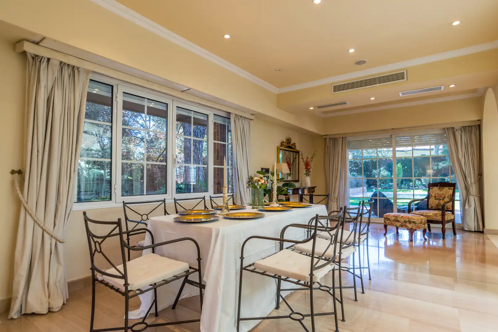 Comedor de Casa o chalet en venta en Pozuelo de Alarcón con Aire acondicionado, Calefacción y Jardín privado