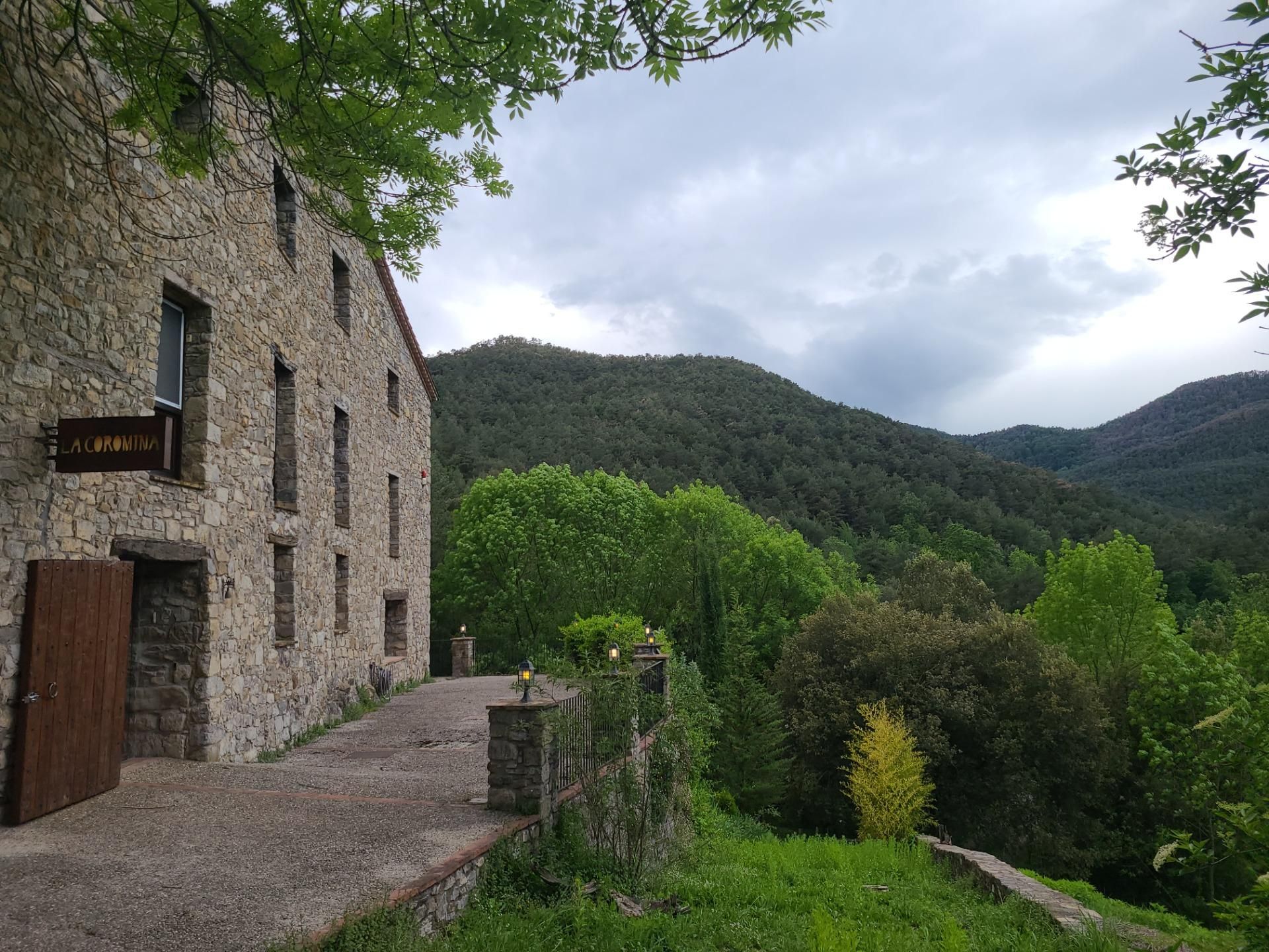 Vista exterior de Finca rústica en venda en La Vall de Bianya amb Aire condicionat, Calefacció i Jardí privat