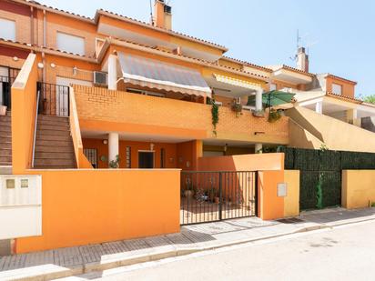 Vista exterior de Casa adosada en venda en Villalonga amb Aire condicionat, Terrassa i Balcó