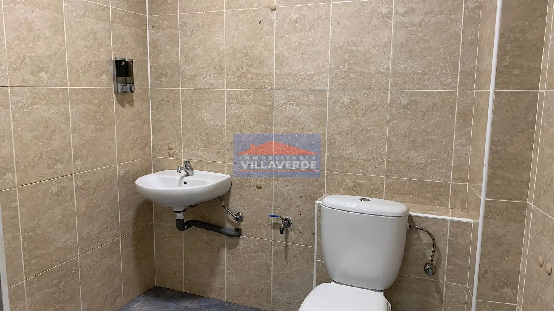 Baño de Local de alquiler en Cangas 