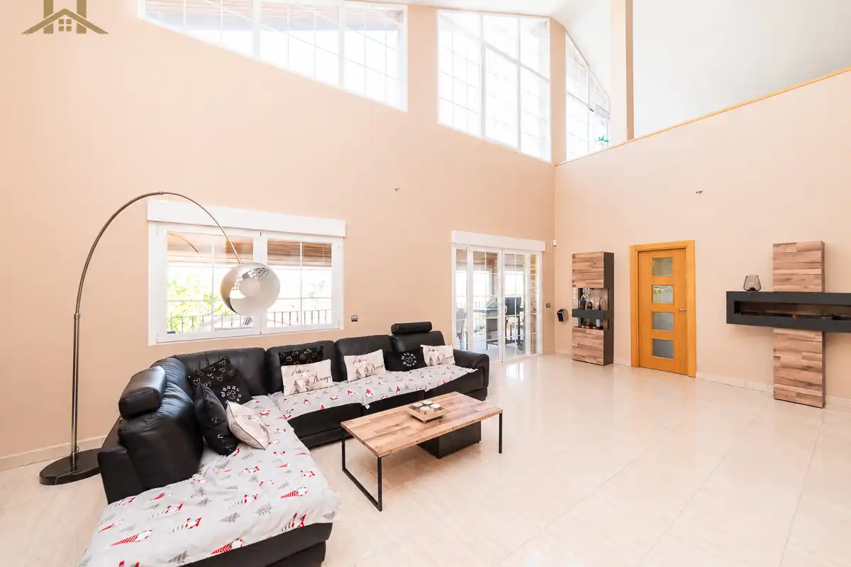 Sala de estar de Casa o chalet en venta en Villaviciosa de Odón con Aire acondicionado, Calefacción y Jardín privado