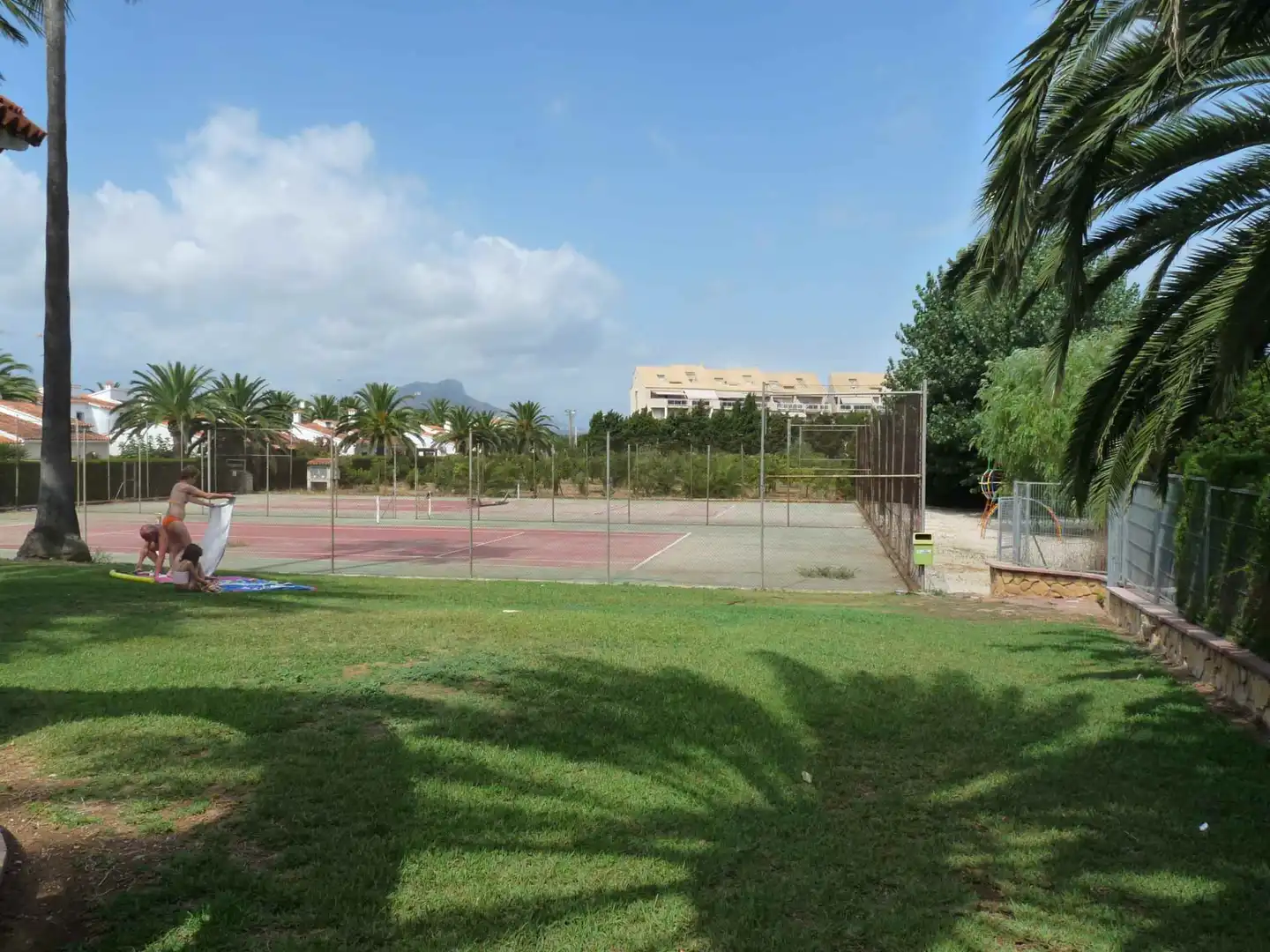 Vista exterior de Casa adosada en venda en Dénia amb Aire condicionat, Jardí privat i Terrassa