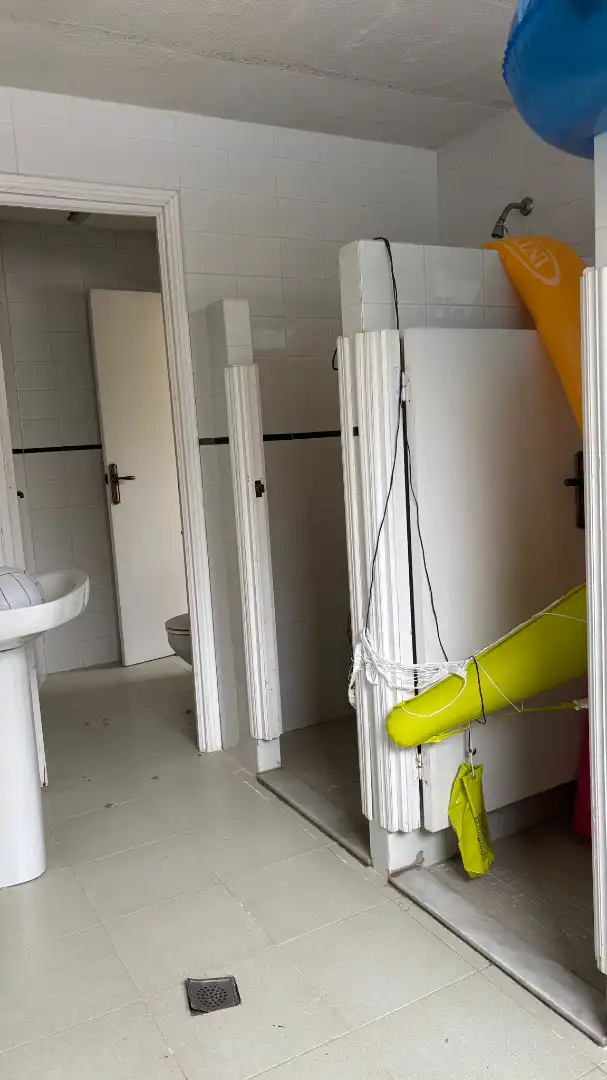 Bany de Casa o xalet en venda en Elche / Elx amb Jardí privat, Terrassa i Piscina