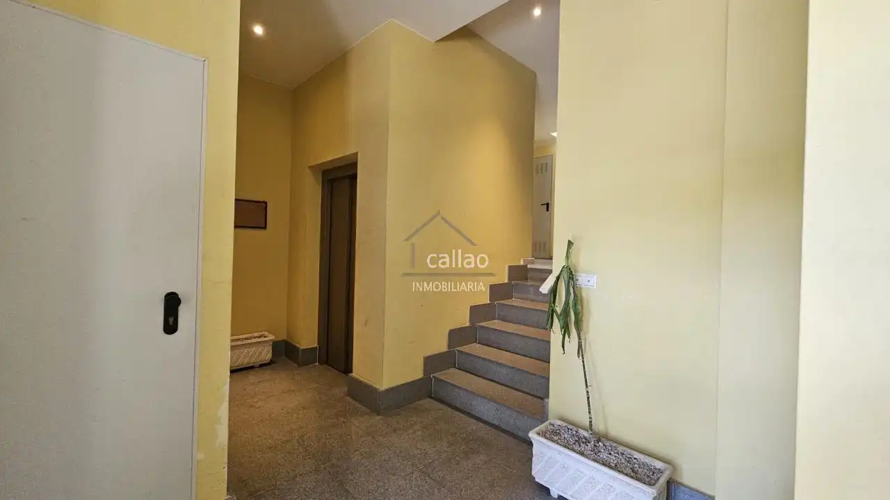 Wohnung zum Verkauf in Narón mit Heizung, Abstellraum und Möbliert