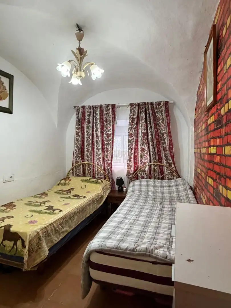 Bedroom of Apartments for sale in Plasenzuela  with Washing machine, Microwave and TV
