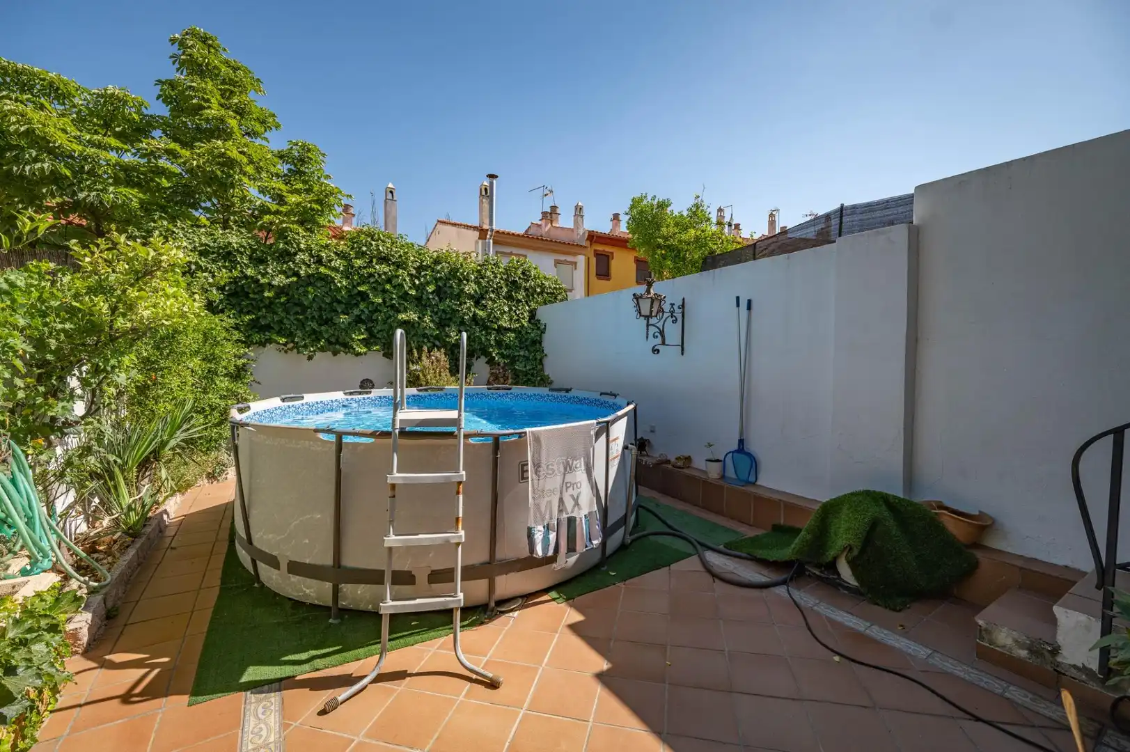 Piscina de Casa adosada en venda en Villa de Otura amb Aire condicionat, Calefacció i Balcó