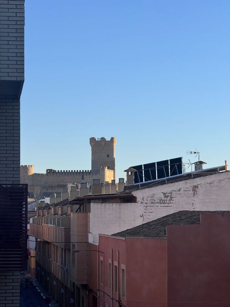 Vista exterior de Casa adosada en venda en Villena amb Calefacció, Terrassa i Traster