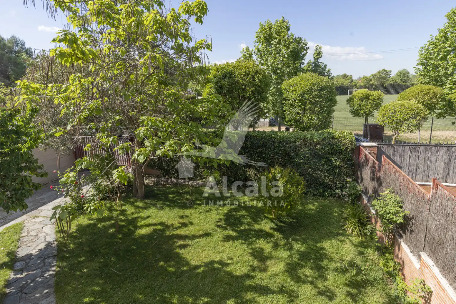 Jardín de Casa adosada en venta en Villalbilla con Aire acondicionado, Calefacción y Parquet