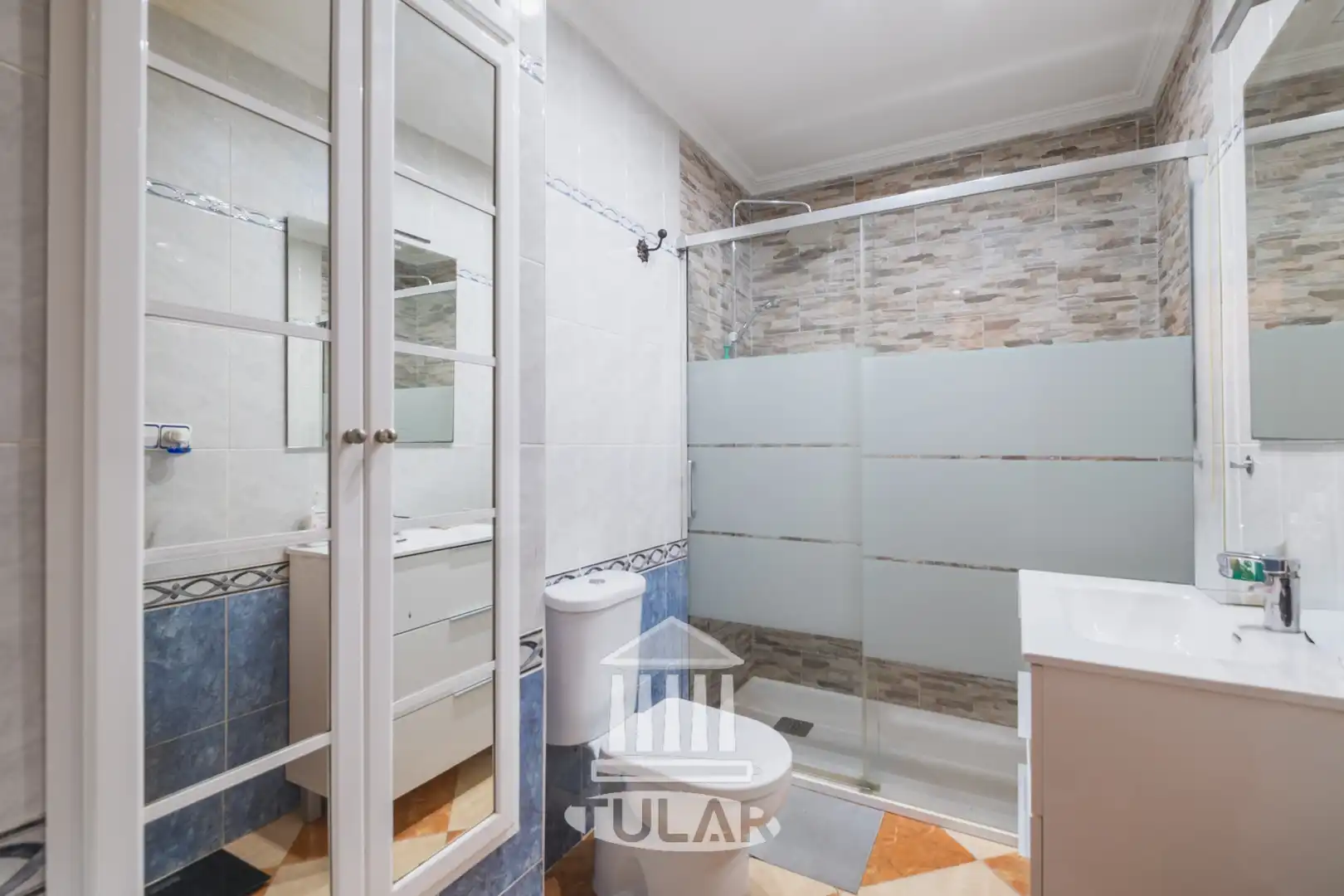 Baño de Piso en venta en El Puerto de Santa María con Aire acondicionado y Terraza