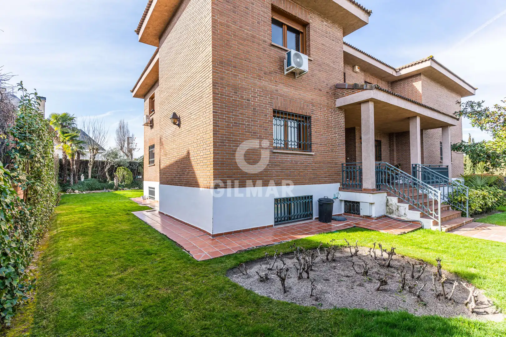 Vista exterior de Casa o chalet en venta en Pozuelo de Alarcón con Calefacción, Jardín privado y Piscina