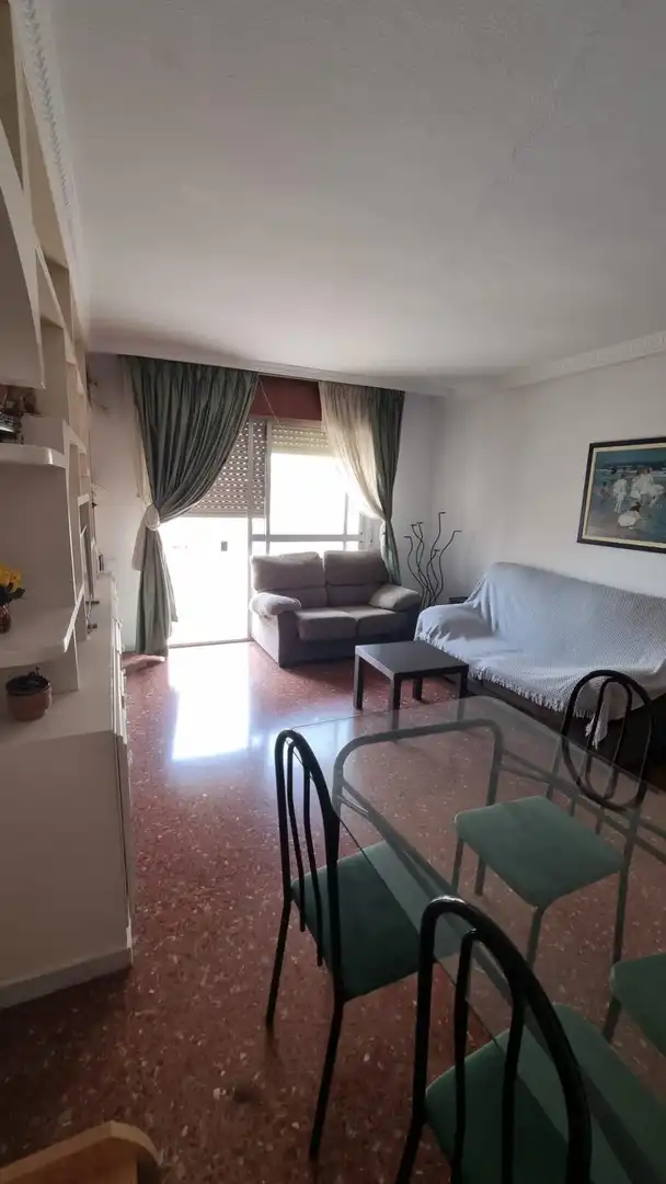 Fotografía del inmueble reportado: 900 €/mes — Almería, Almería