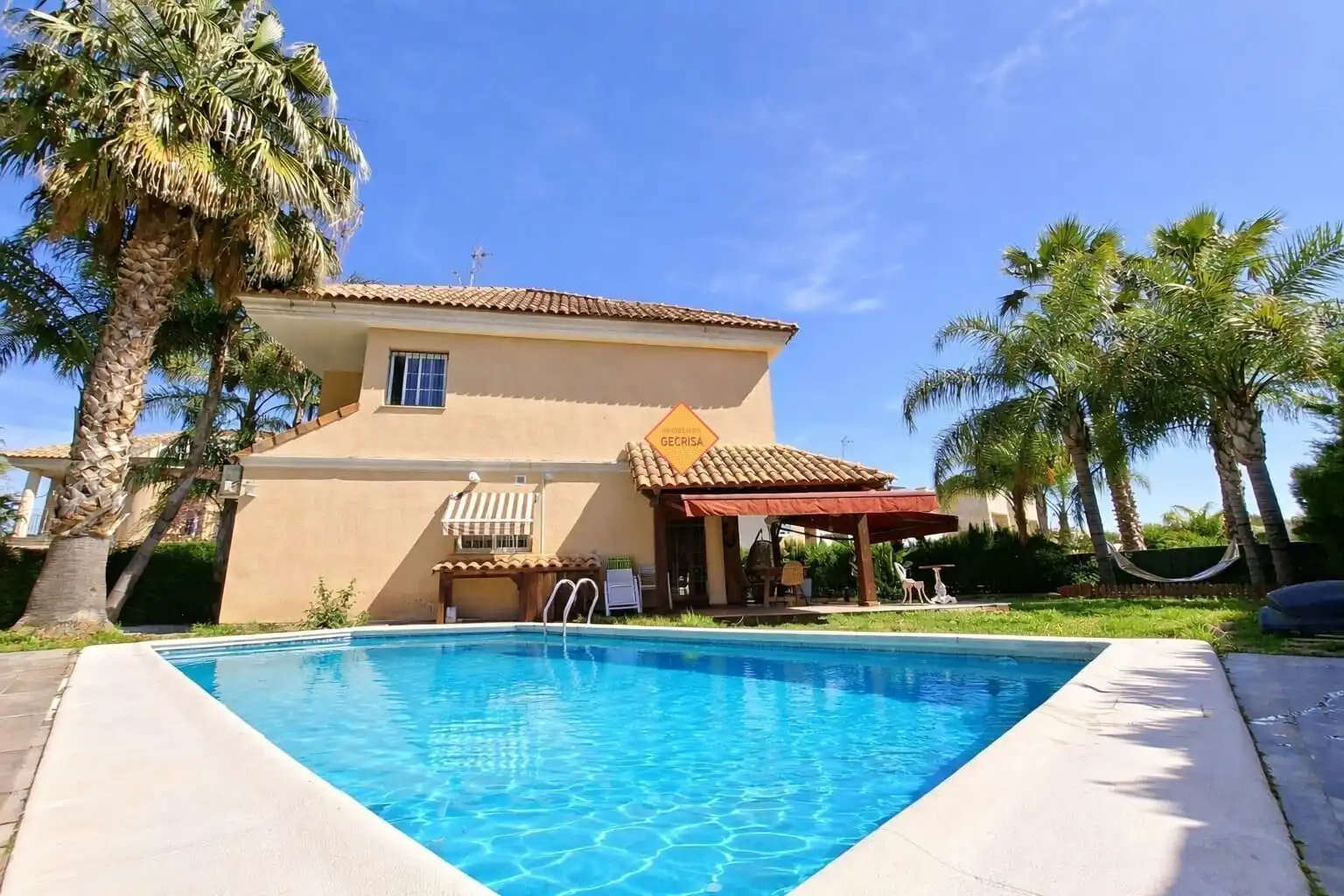 Swimming pool of Houses for sale in Paterna  with Air Conditioner, Private garden and Terrace