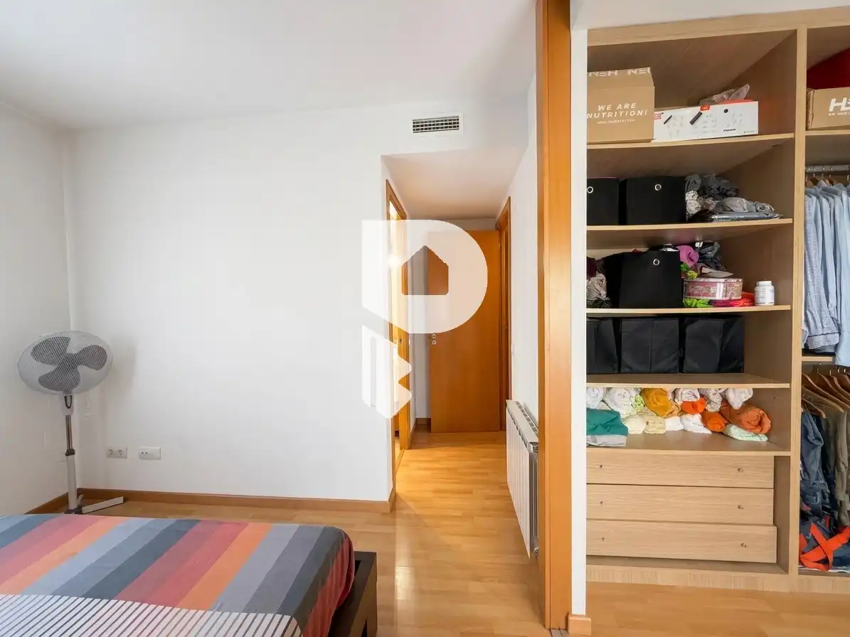 Habitación de Piso en venta en Sant Vicenç Dels Horts con Aire acondicionado, Calefacción y Parquet