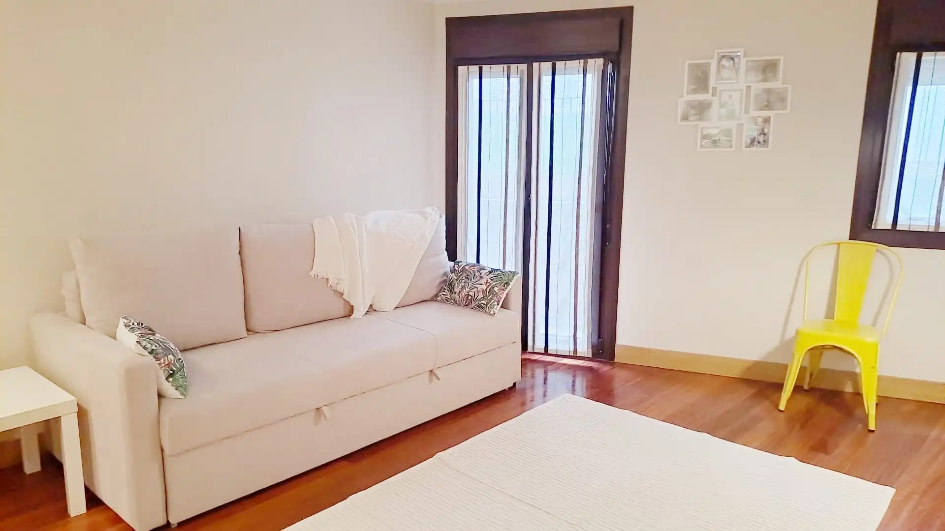 Bedroom of Flat for rent in Castro-Urdiales  with Heating, Furnished and Balcony