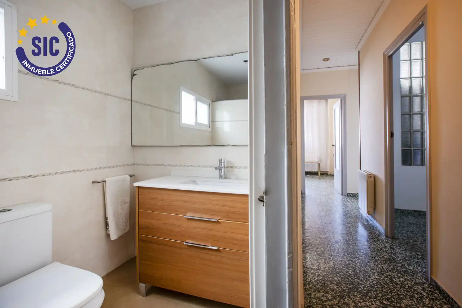 Baño de Piso en venta en Valencia con Calefacción, Trastero y Balcón