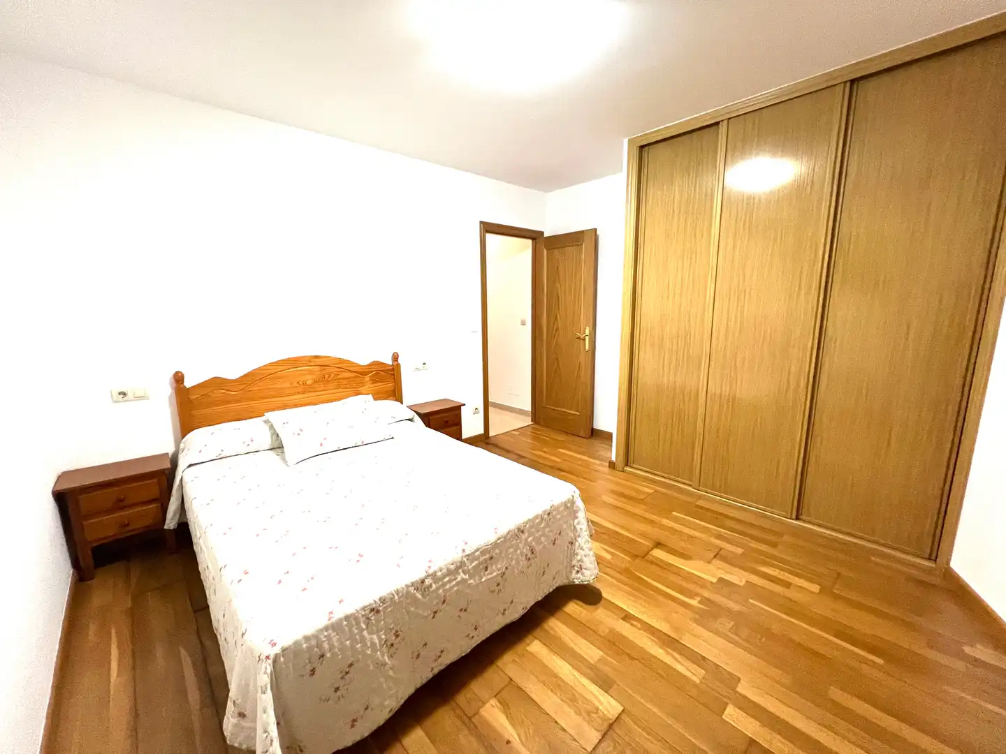 Habitación de Apartamento de alquiler en Lugo con Calefacción, Parquet y Amueblado