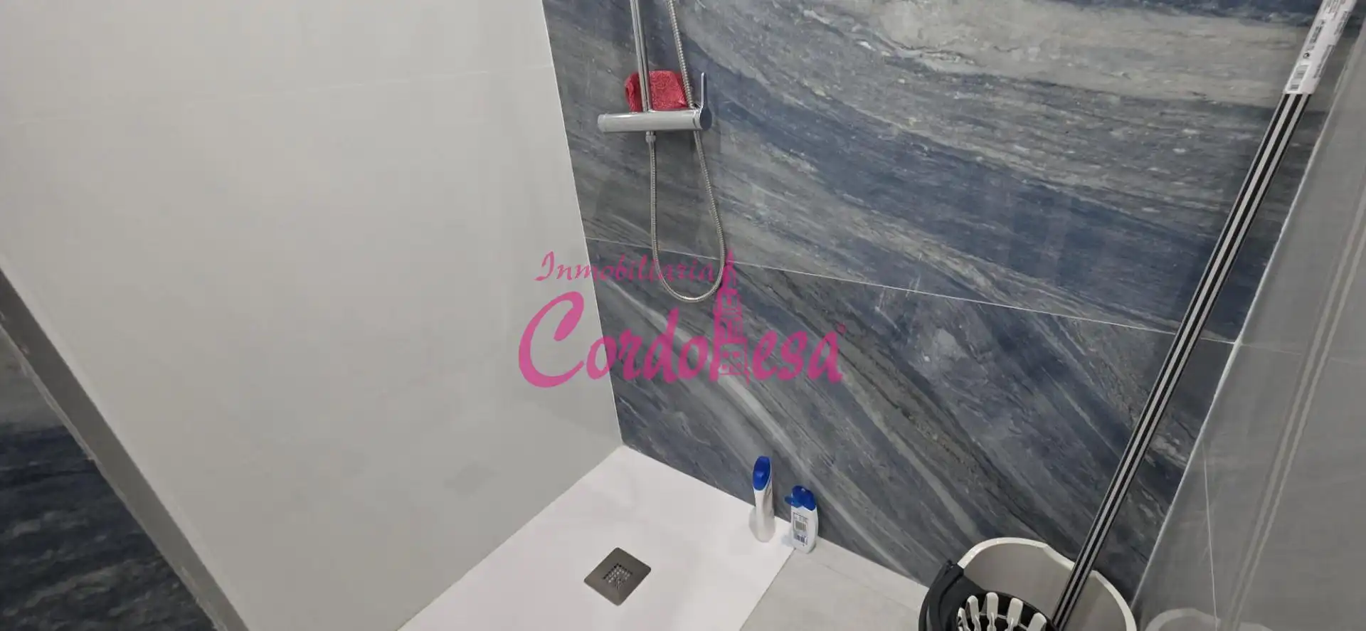 Badezimmer von Wohnung zum Verkauf in Córdoba mit Klimaanlage und Möbliert