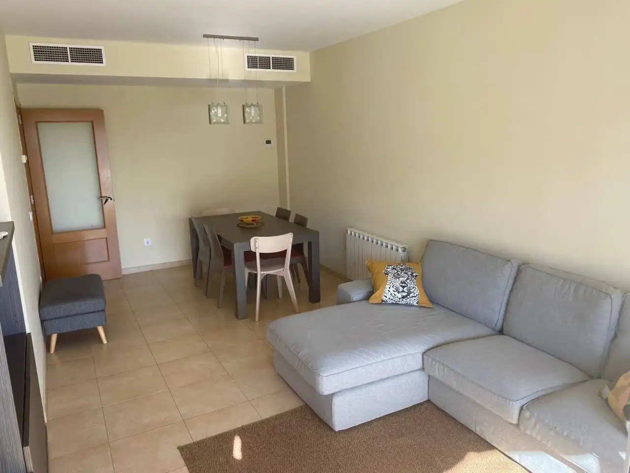 Sala d'estar de Pis de lloguer en Cubelles amb Aire condicionat, Calefacció i Terrassa