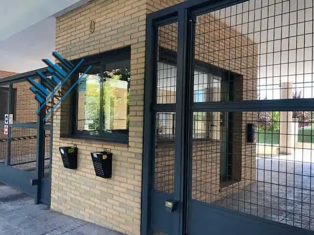 Außenansicht von Garage zum Verkauf in Leganés