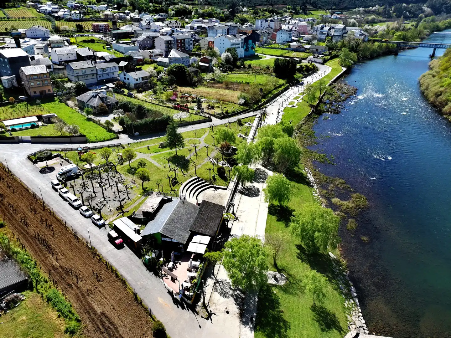 Vista exterior de Edifici en venda en Quiroga amb Piscina comunitària