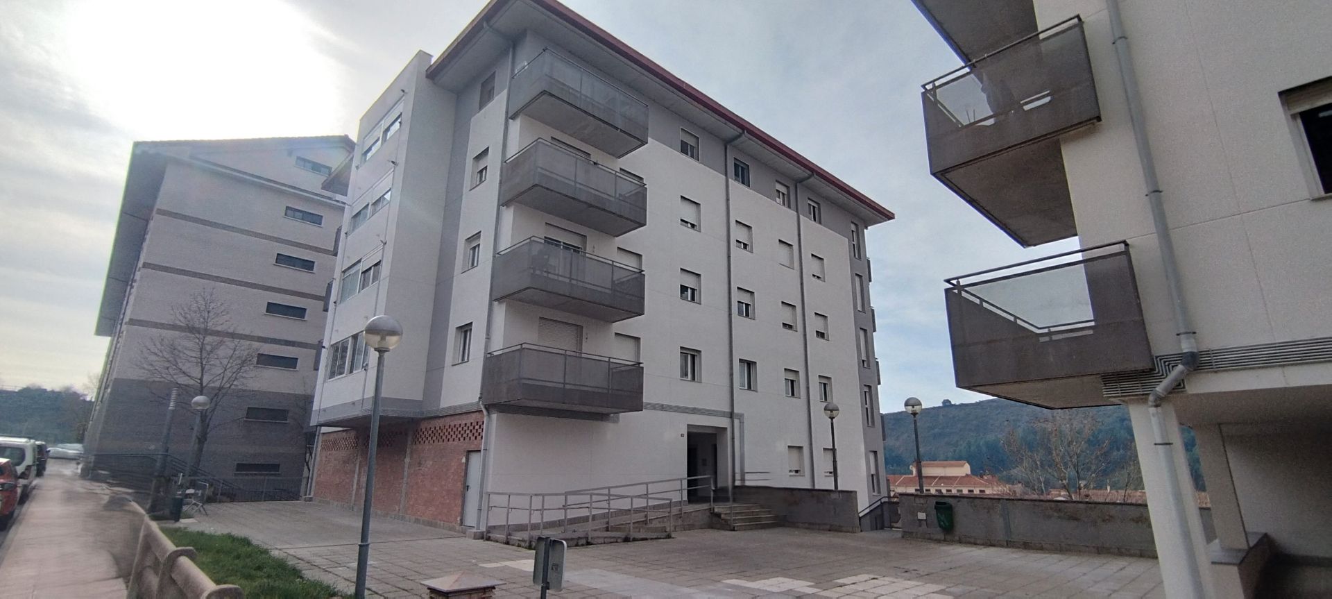 Vista exterior de Pis en venda en Sabiñánigo amb Traster i Balcó