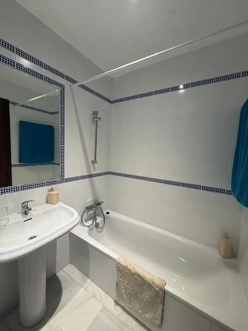 Bathroom of Apartments for rent in Chiclana de la Frontera  with Furnished and Community pool