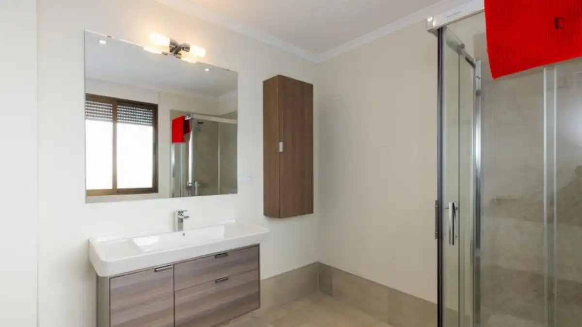 Badezimmer von Wohnungen zur Miete in Granada mit Klimaanlage, Heizung und Möbliert