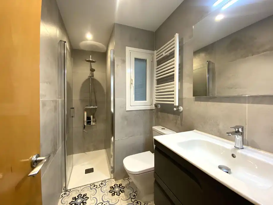 Badezimmer von Wohnung zum Verkauf in Vitoria - Gasteiz mit Heizung, Parkett und Abstellraum