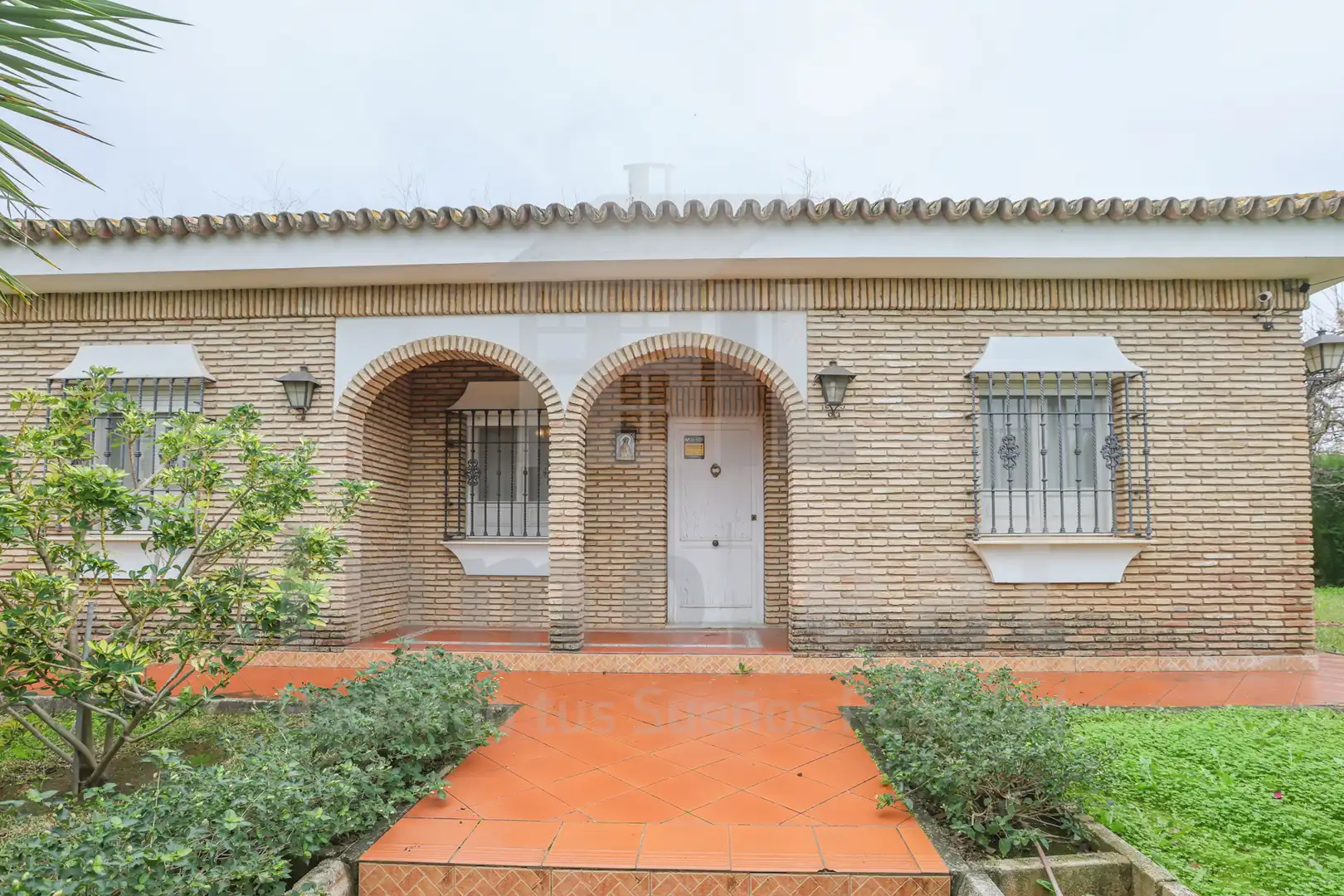 Exterior view of Houses for sale in Espartinas  with Air Conditioner, Heating and Private garden