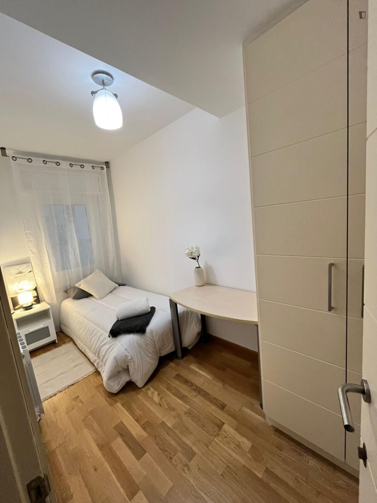 Bedroom of Apartment for share in  Barcelona Capital  with Air Conditioner, Heating and Furnished