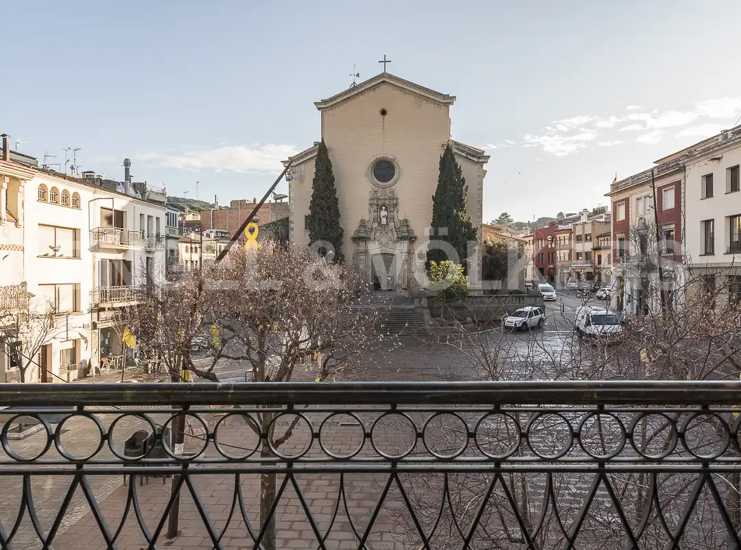 Vista exterior de Casa adosada en venda en La Garriga amb Calefacció, Jardí privat i Parquet