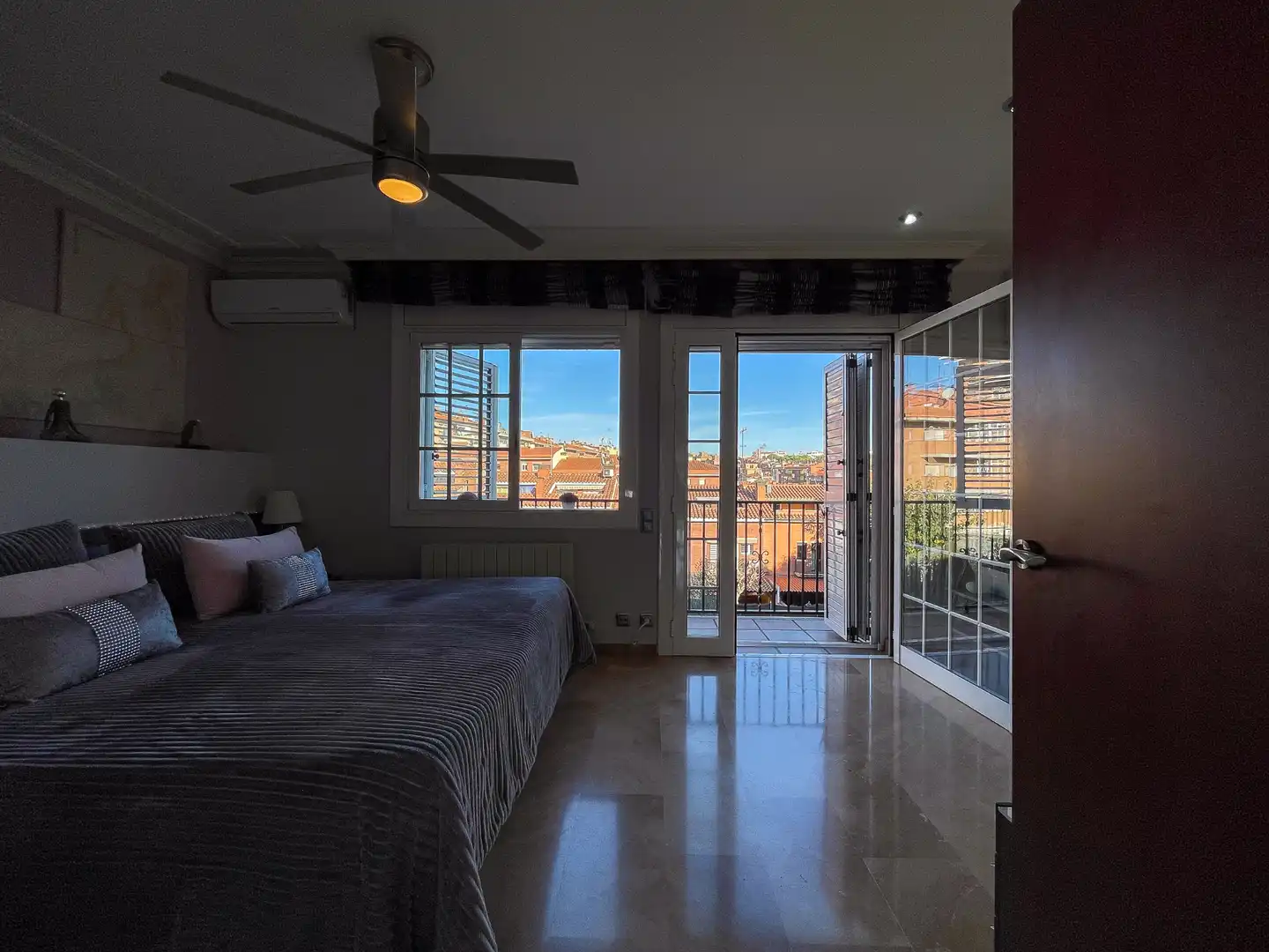 Habitación de Casa adosada en venta en Mataró con Aire acondicionado, Calefacción y Jardín privado