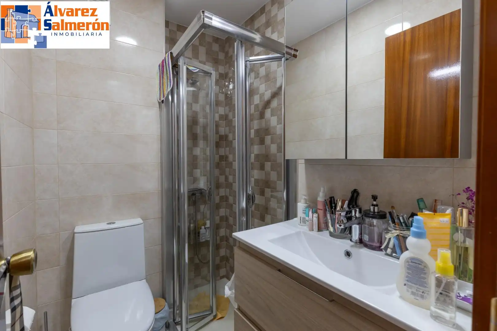 Baño de Piso en venta en Albolote con Aire acondicionado, Calefacción y Balcón