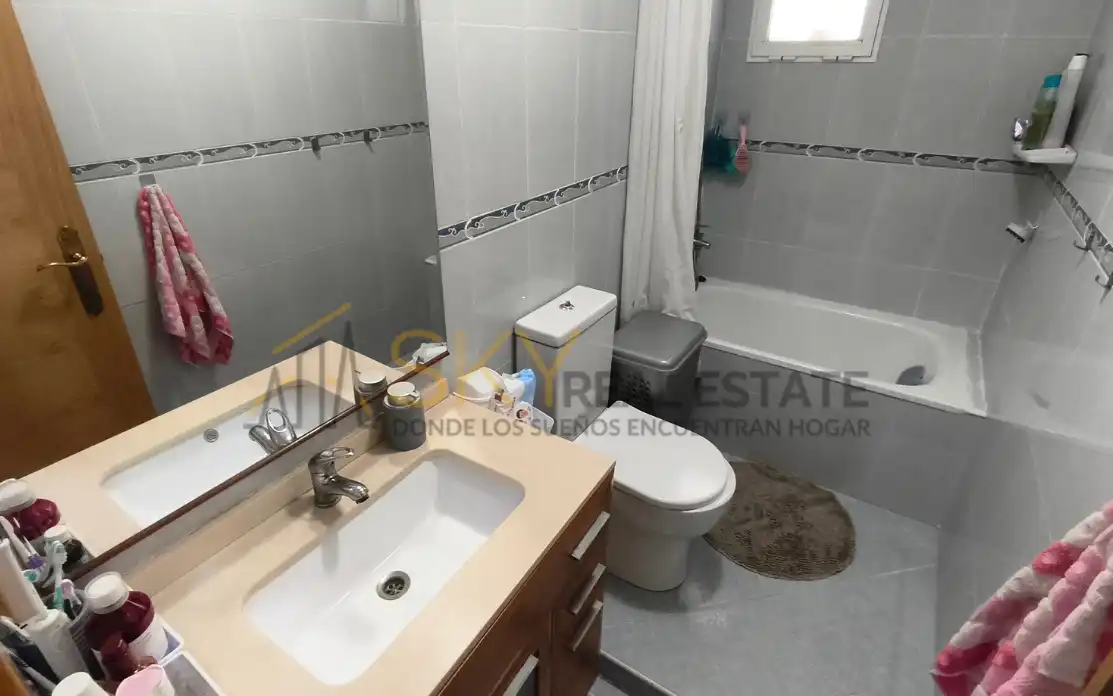 Baño de Piso en venta en Paterna con Aire acondicionado, Terraza y Balcón