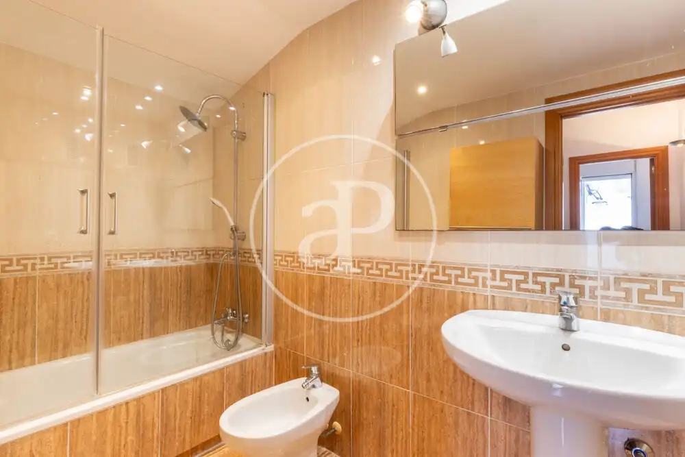 Baño de Piso de alquiler en Valencia con Aire acondicionado, Calefacción y Terraza