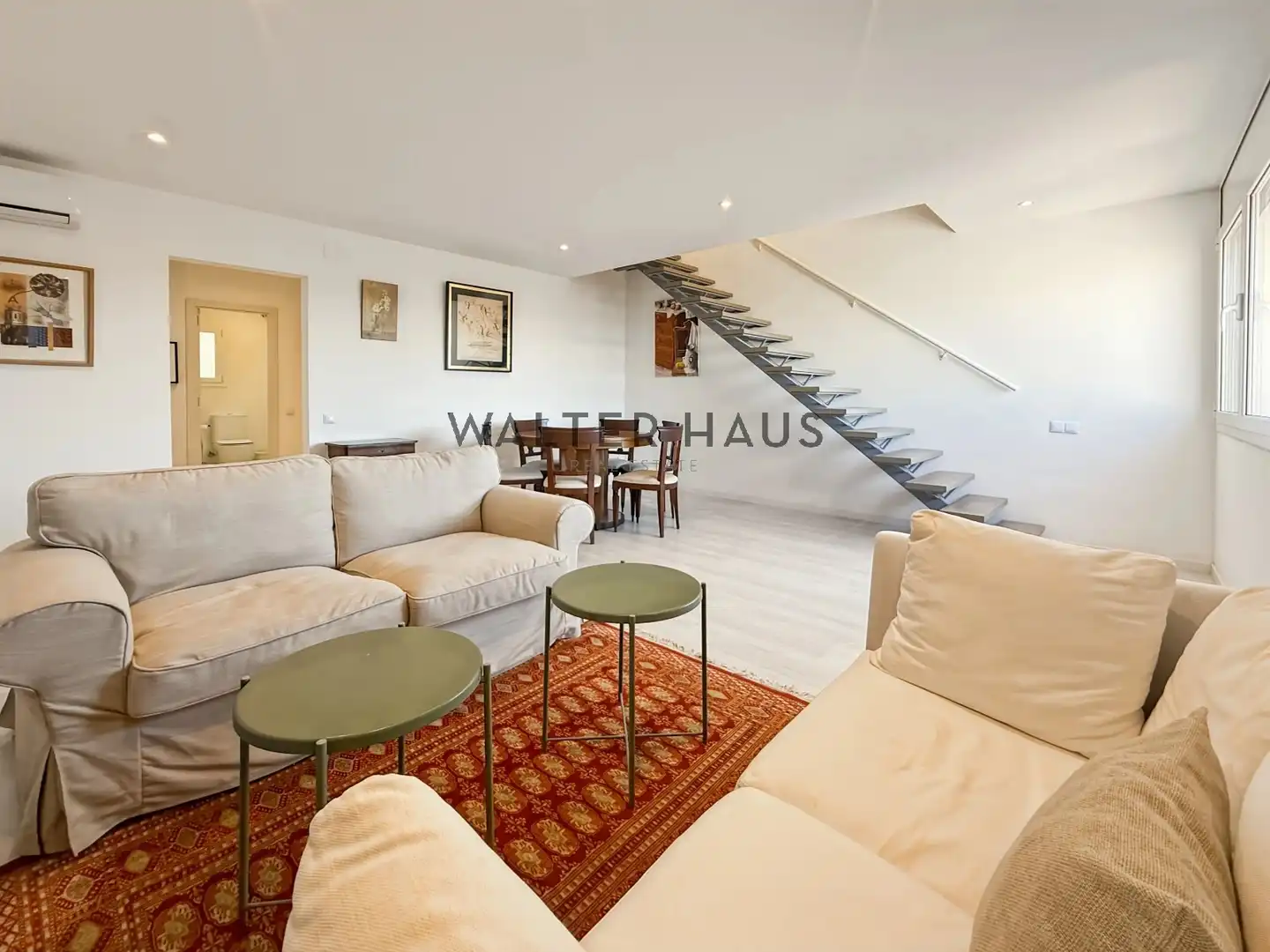 Sala de estar de Dúplex en venta en Barcelona con Aire acondicionado y Amueblado