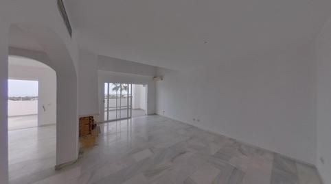 Foto 5 de Casa adosada en venda a C/ Jazmín Urb. Altos del Paraiso , Paraiso - Barronal, Estepona