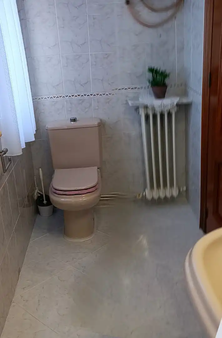 Baño de Casa o chalet en venta en Santa Marta de Tormes con Calefacción, Jardín privado y Parquet