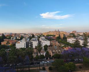 Vista exterior de Pis en venda en  Sevilla Capital amb Aire condicionat, Terrassa i Moblat