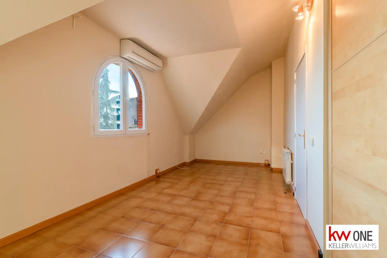 Habitación de Casa adosada de alquiler en Pozuelo de Alarcón con Aire acondicionado, Calefacción y Jardín privado