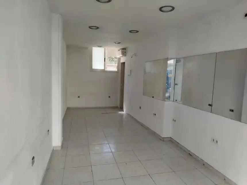 Gewerbefläche zum Verkauf in Carrer del General Moragues, imagen 2