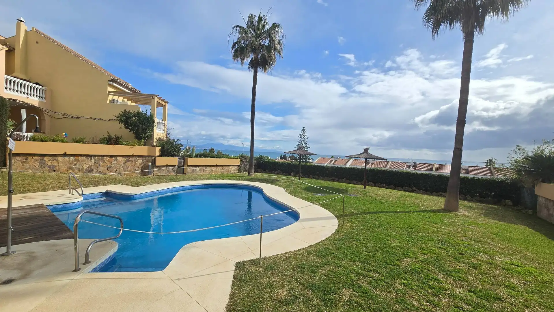 Jardí de Dúplex en venda en Manilva amb Aire condicionat, Jardí privat i Terrassa